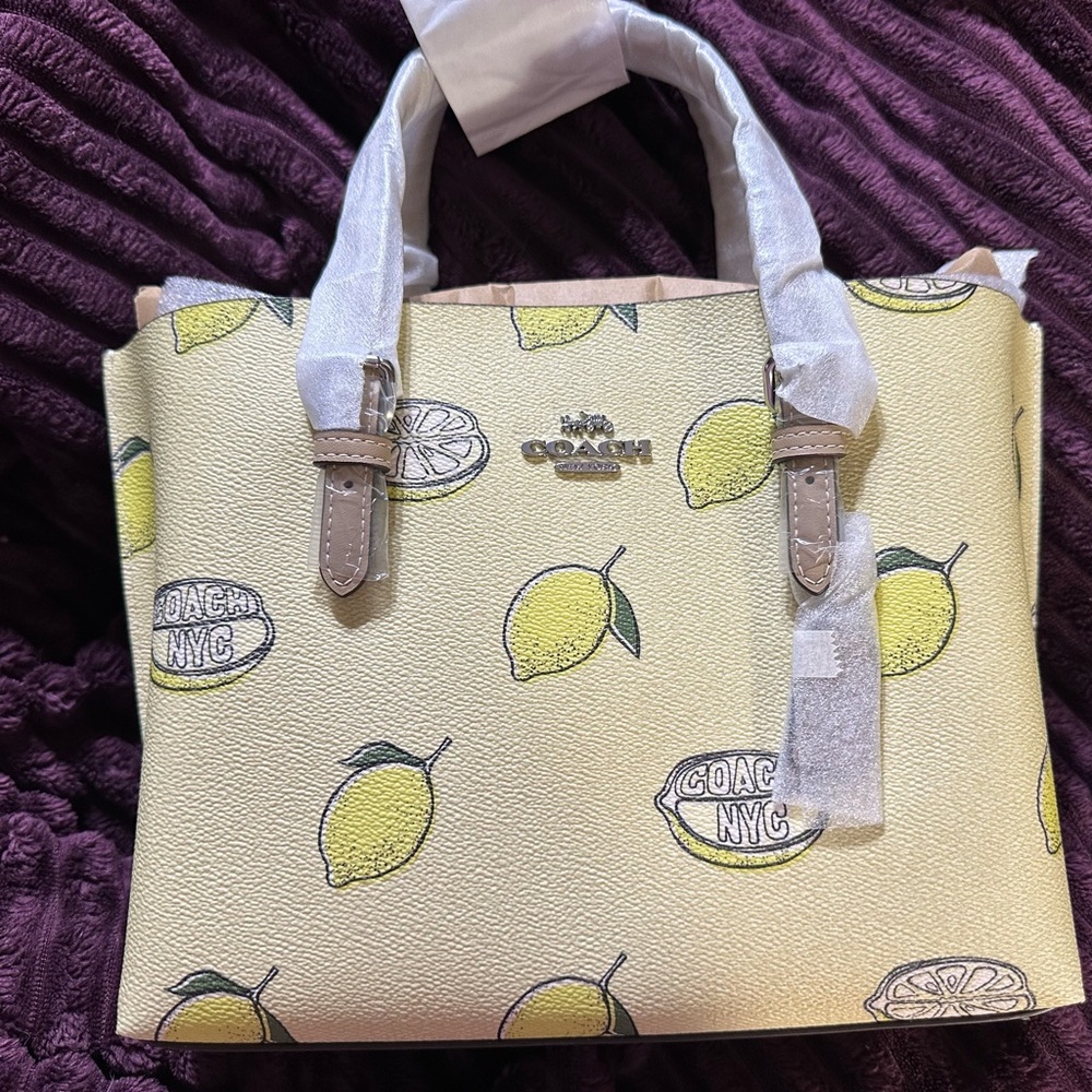 NWT Mollie Tote Bag 25 With Lemon Print